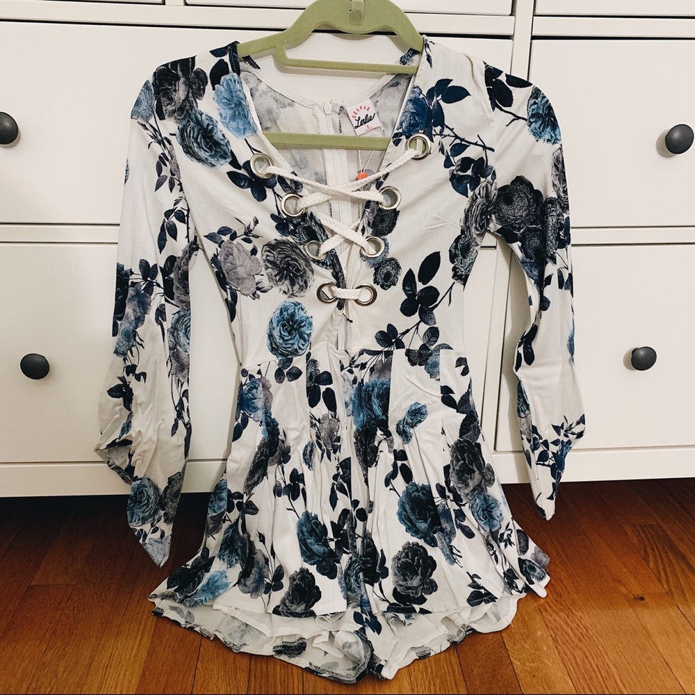 Forever 21 Selfie Leslie Long Sleeve Floral Romper